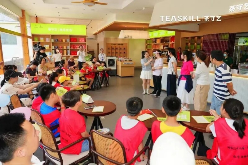 集团茶守艺联动湖南烈士公园与湖南博物院带领小小茶博士们探秘一片叶子的故事